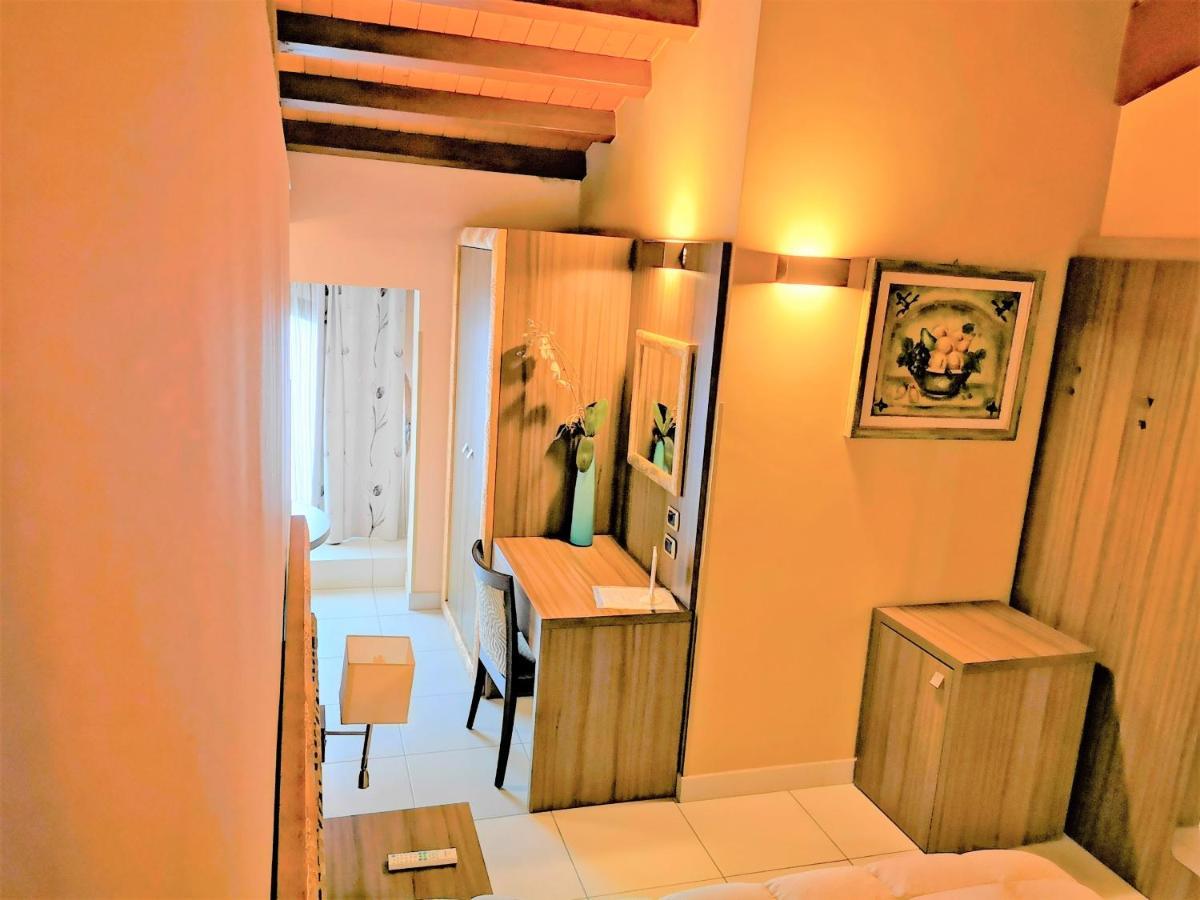 B&B Acireale - Il Cavalluccio Marino Fronte Mare Exterior photo