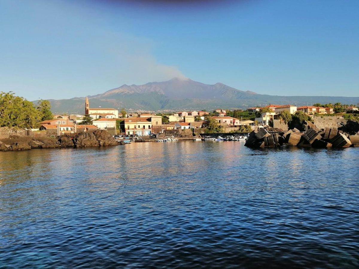 B&B Acireale - Il Cavalluccio Marino Fronte Mare Exterior photo