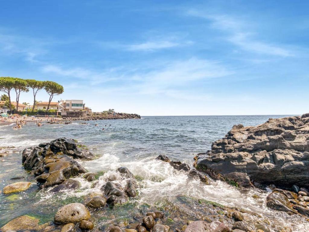 B&B Acireale - Il Cavalluccio Marino Fronte Mare Exterior photo